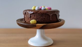 gâteau au chocolat et mini eggs