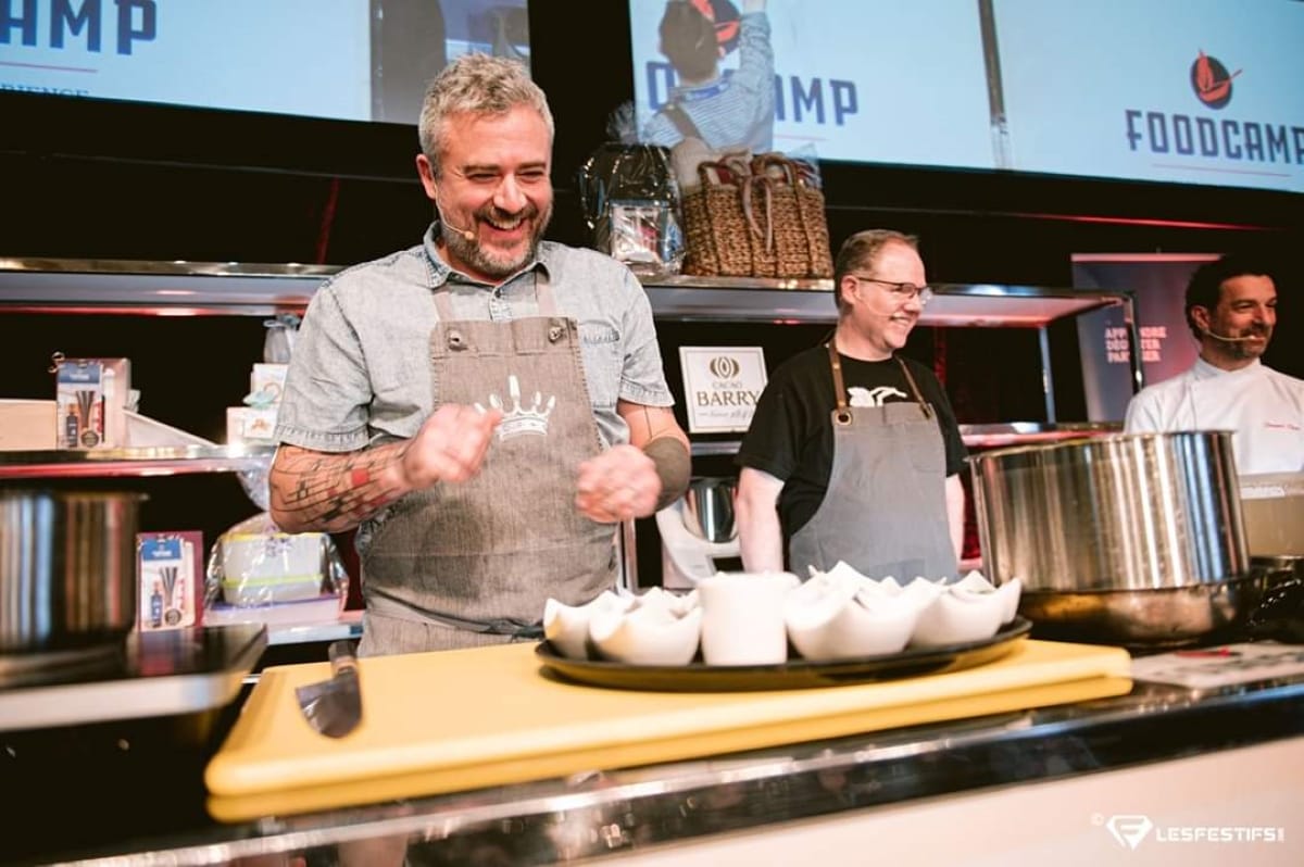 Martin Juneau et Stéphane Gadbois sur scène au FoodCampd de Québec 2020