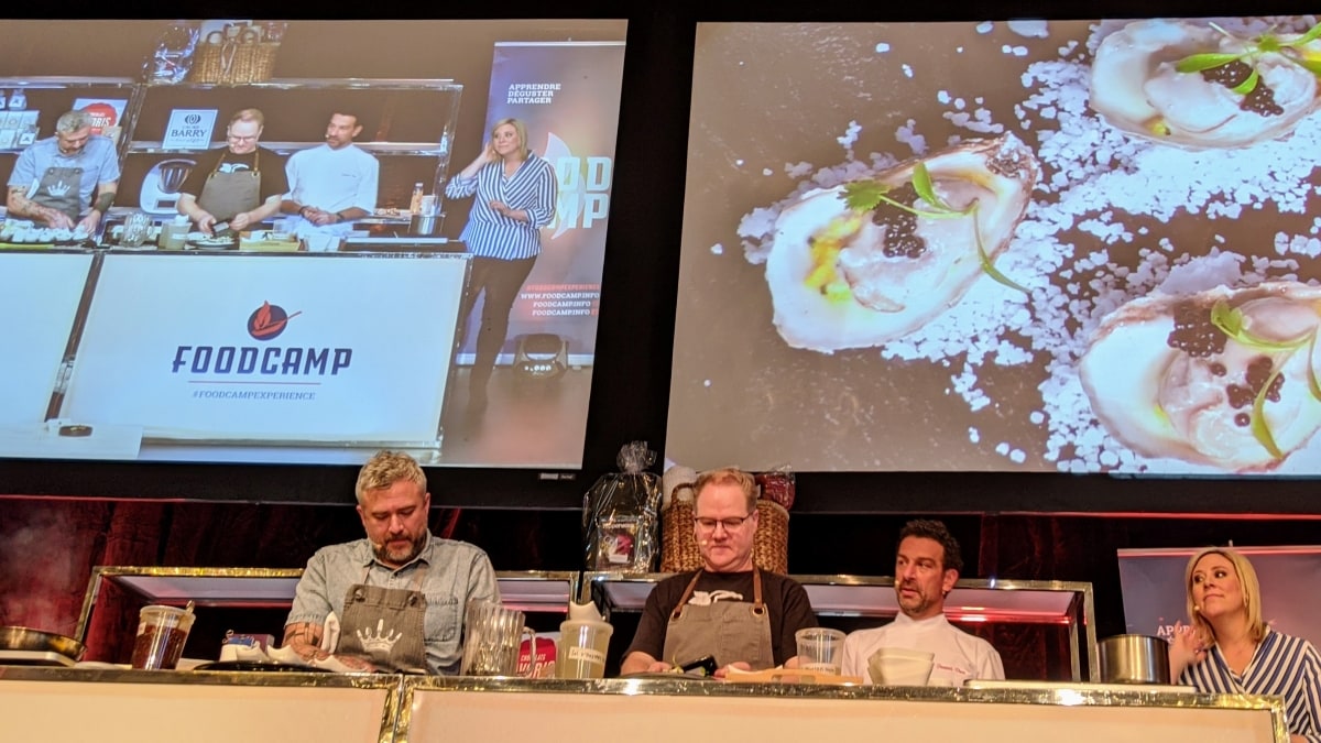 Martin Juneau et Stéphane Gadbois sur scène au FoodCampd de Québec 2020