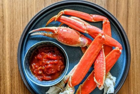 crabe des neige et sauce cocktail