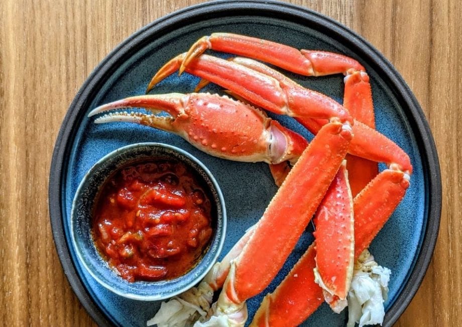 crabe des neige et sauce cocktail