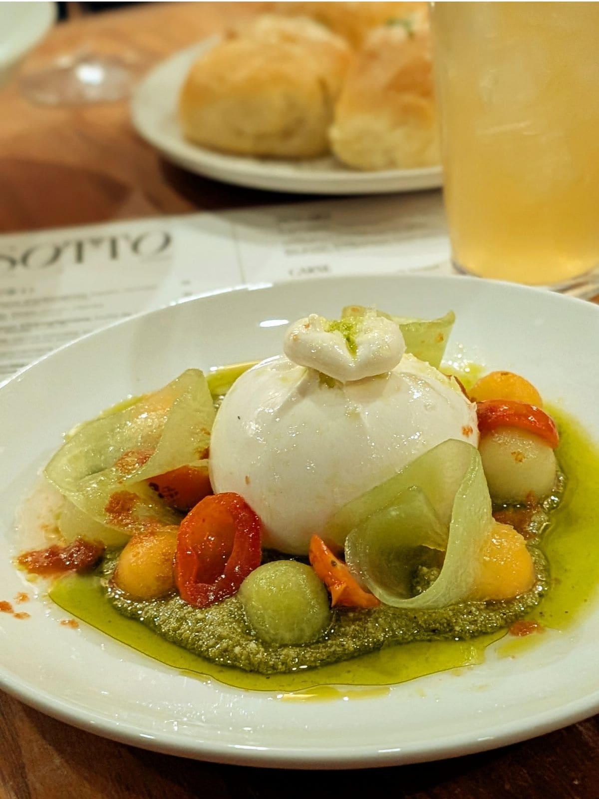 Une belle burrata fatto a mano au restaurant italien Sotto Par Soubois