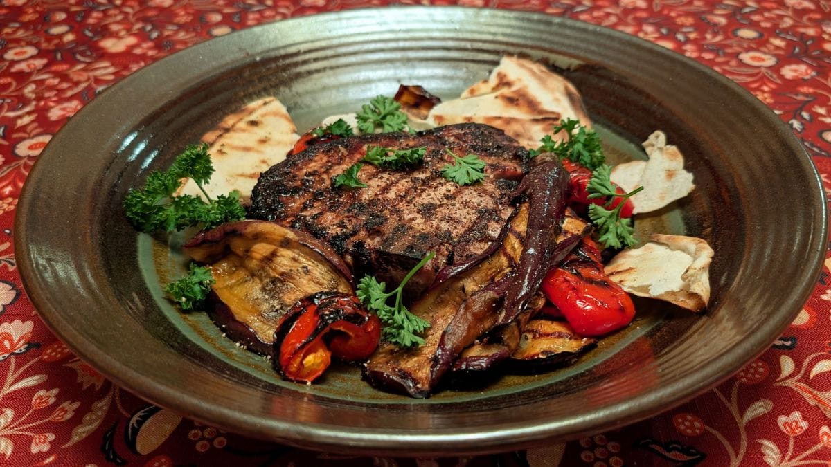 T bone porc aubergines poivrons grillés