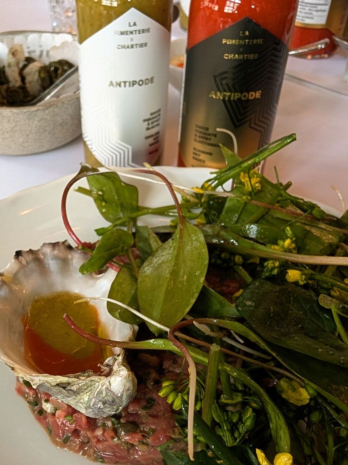 Tartare de boeuf et duo de sauces piquantes ANTIPODE La pimenterie et François Chartier