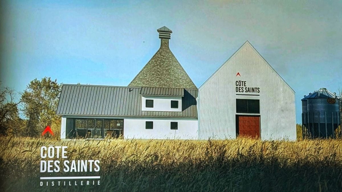 Distillerie Côte des Saints Mirabel vue des bâtiments