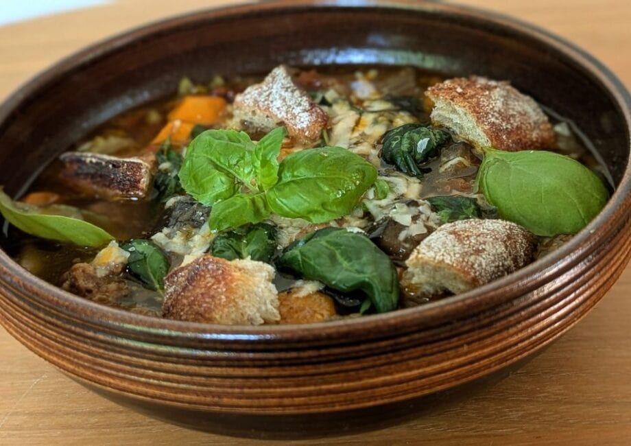 Un bol de Soupe toscane. Une recette facile. Mission cuisine urbaine