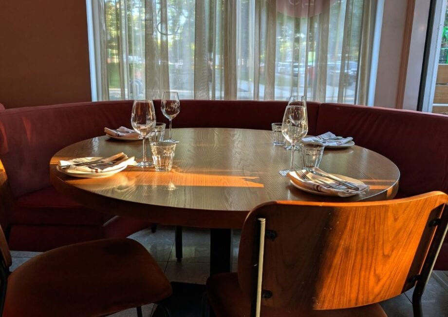 Ambiance cozy de la buvette Cerise rue Fleuru Ouest Montréal quartier Ahuntsic