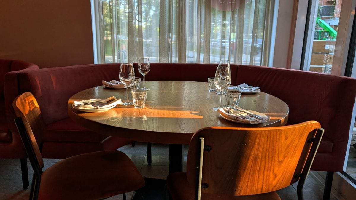 Ambiance cozy de la buvette Cerise rue Fleuru Ouest Montréal quartier Ahuntsic