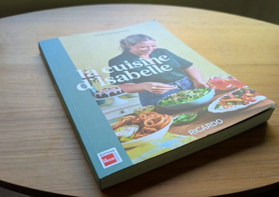 La cuisine Isabelle Deschamps un livre sur une table