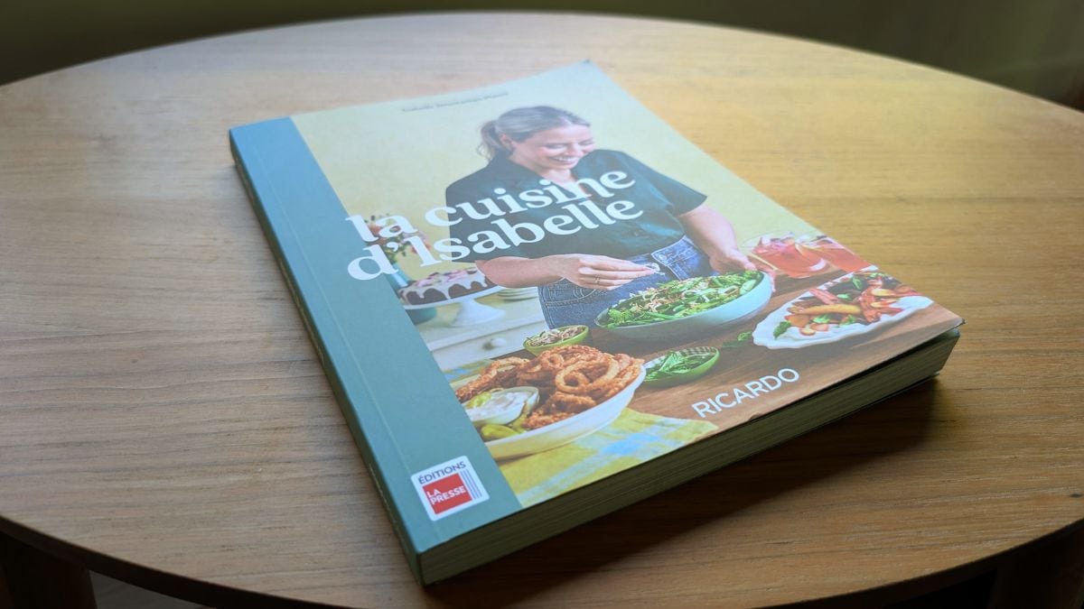 La cuisine Isabelle Deschamps un livre sur une table