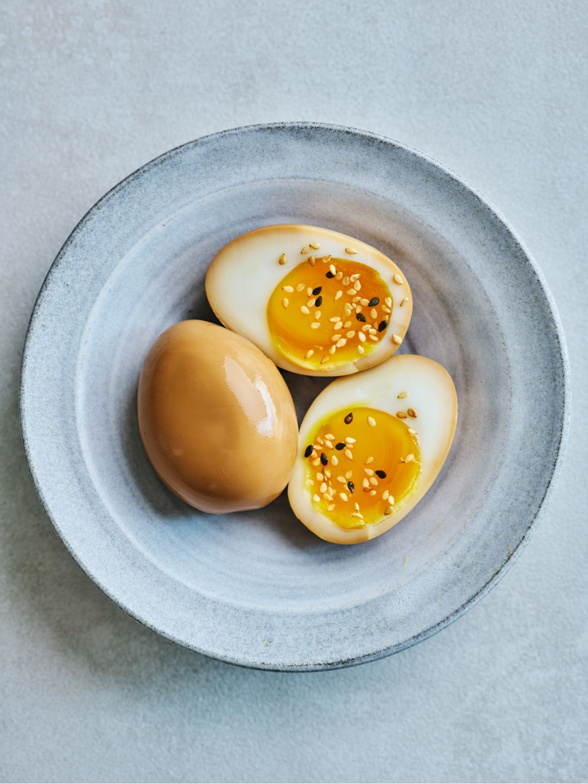 Oeufs marinées au soya et sésame